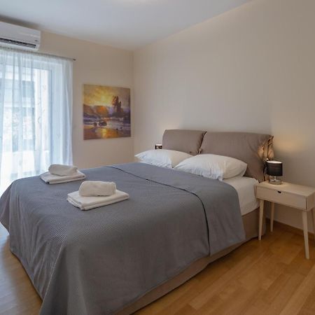 Sagittarius - Faliro Sea Side Apartment Athena Bagian luar foto